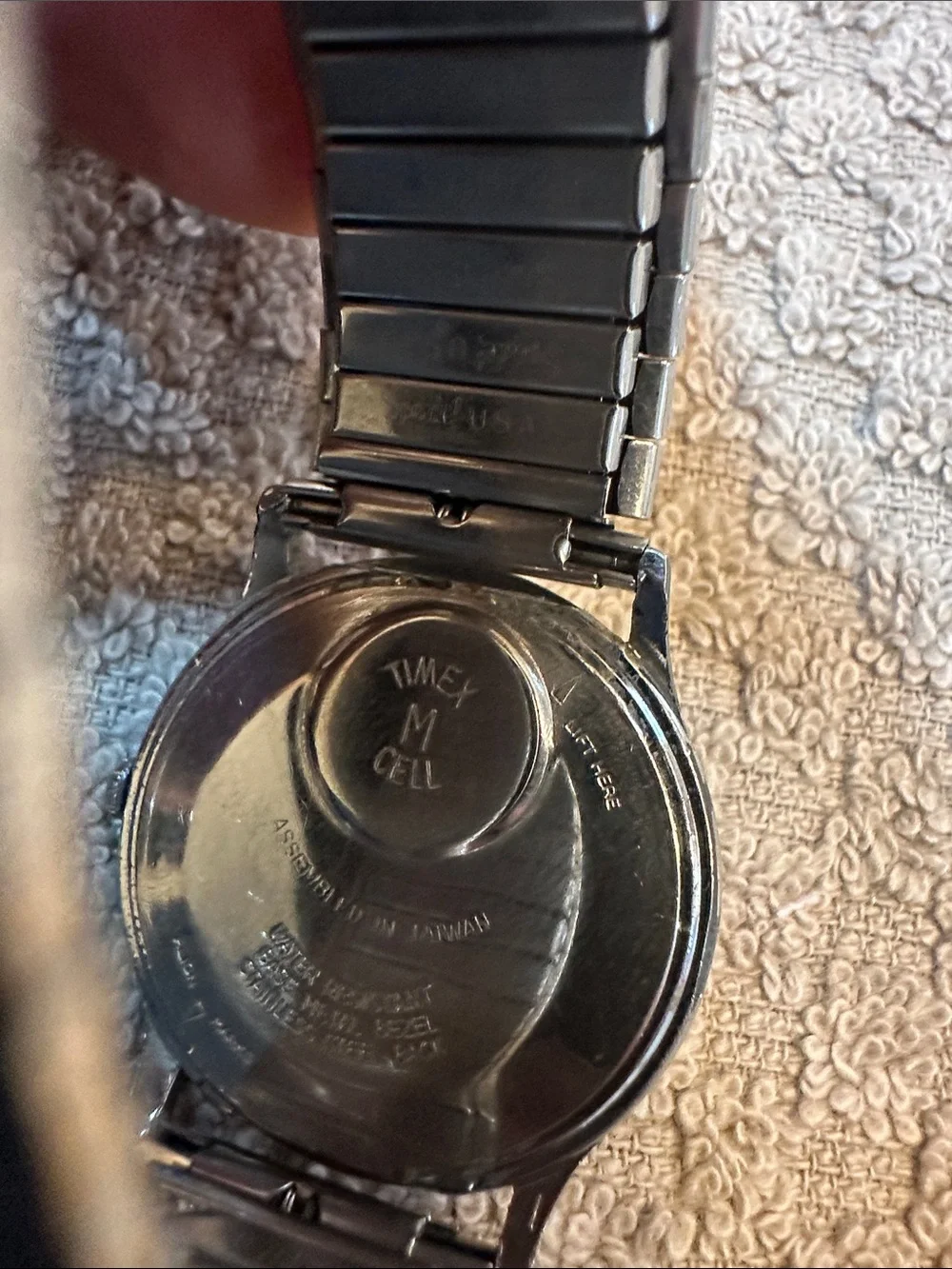 1980s Vintage Timex Men's Silver Case Watch with Cream Dial and Black Hands